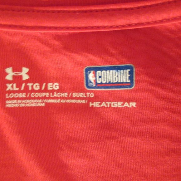 Toronto Raptor Under Armour Red with logo T-Shirt Man   XL - Picture 8 of 9